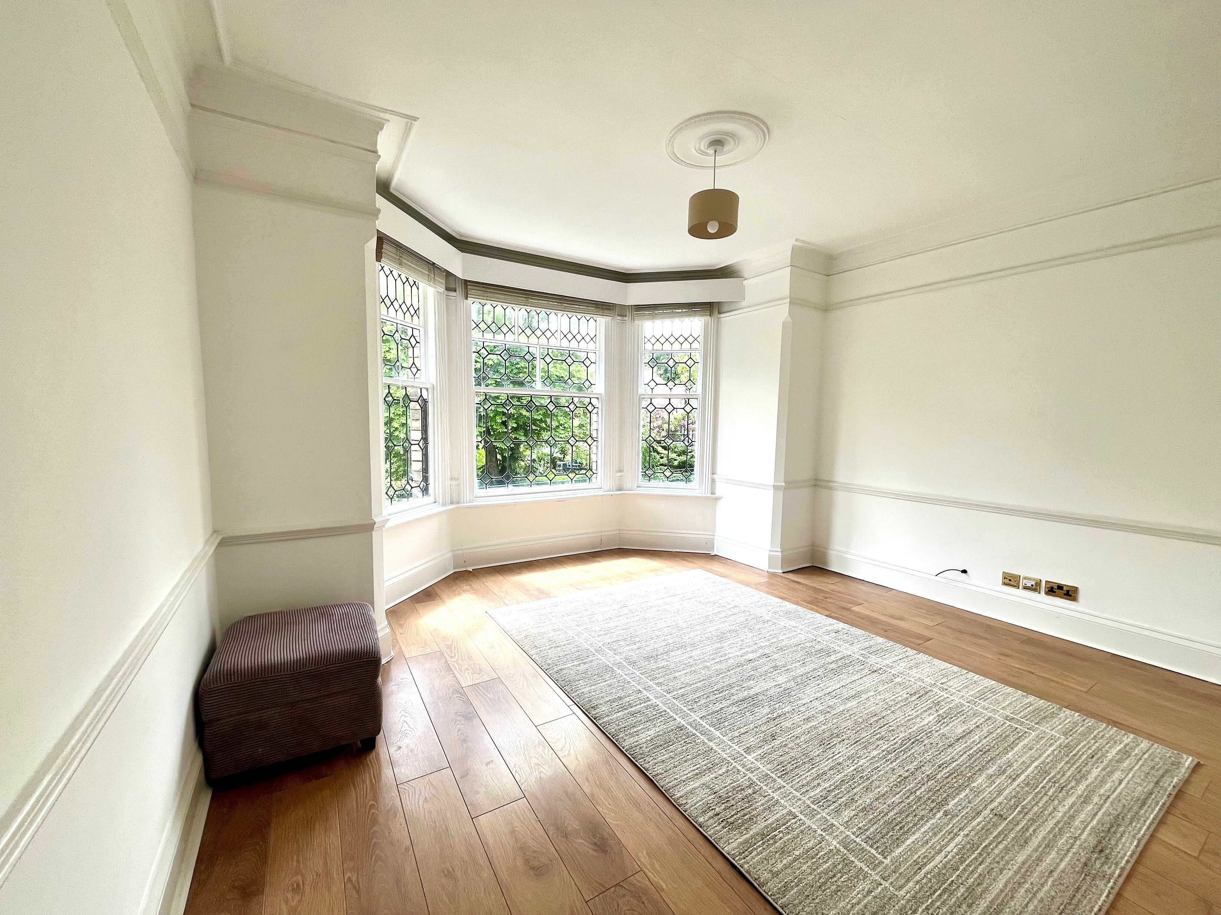 Flat Parkfield Road South in Manchester