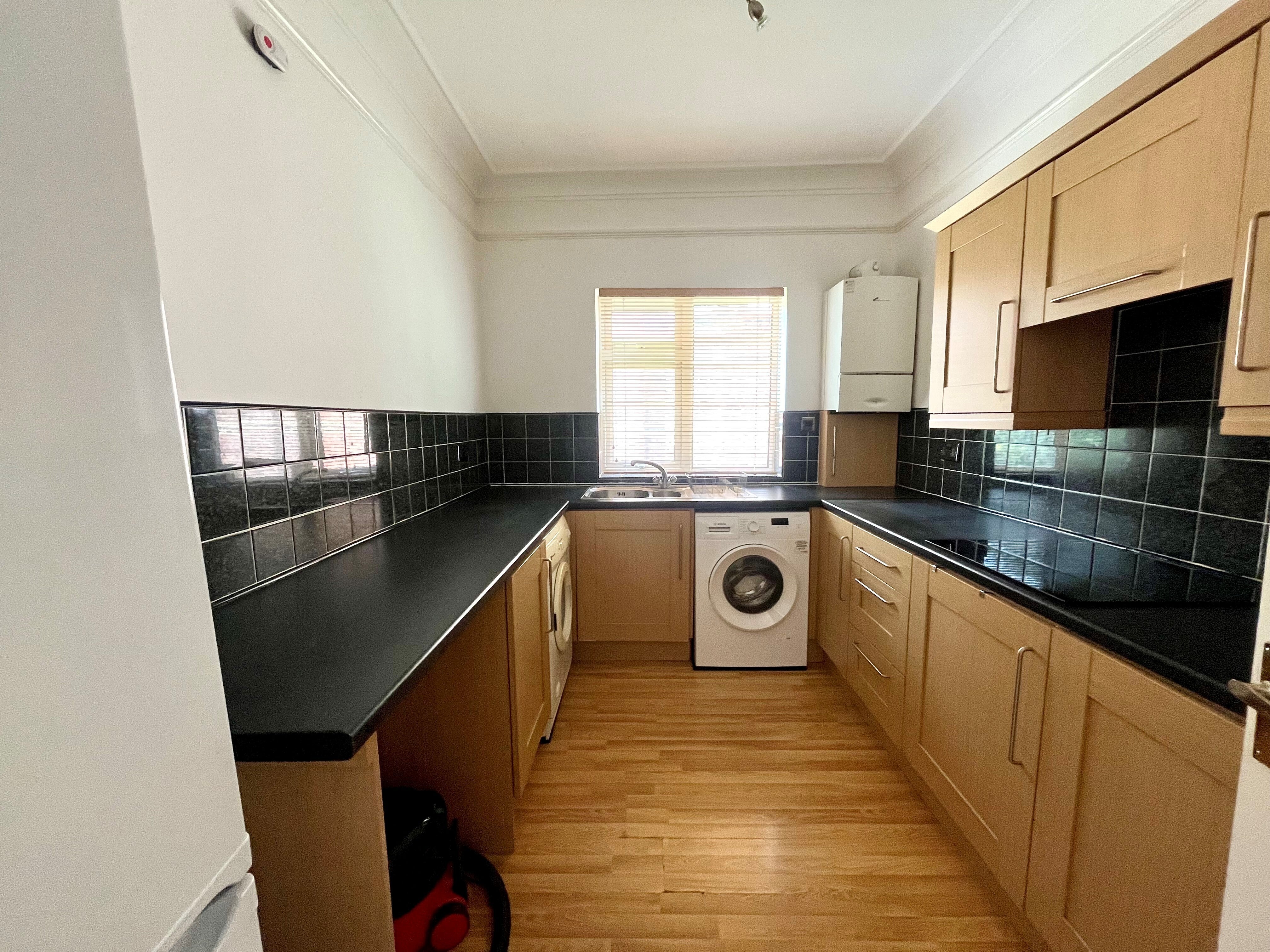 Flat Parkfield Road South in Manchester
