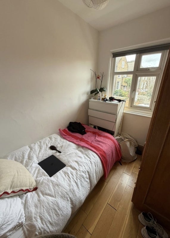 Room Quemerford Road in Greater London