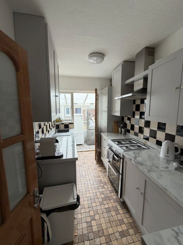 Room Quemerford Road in Greater London