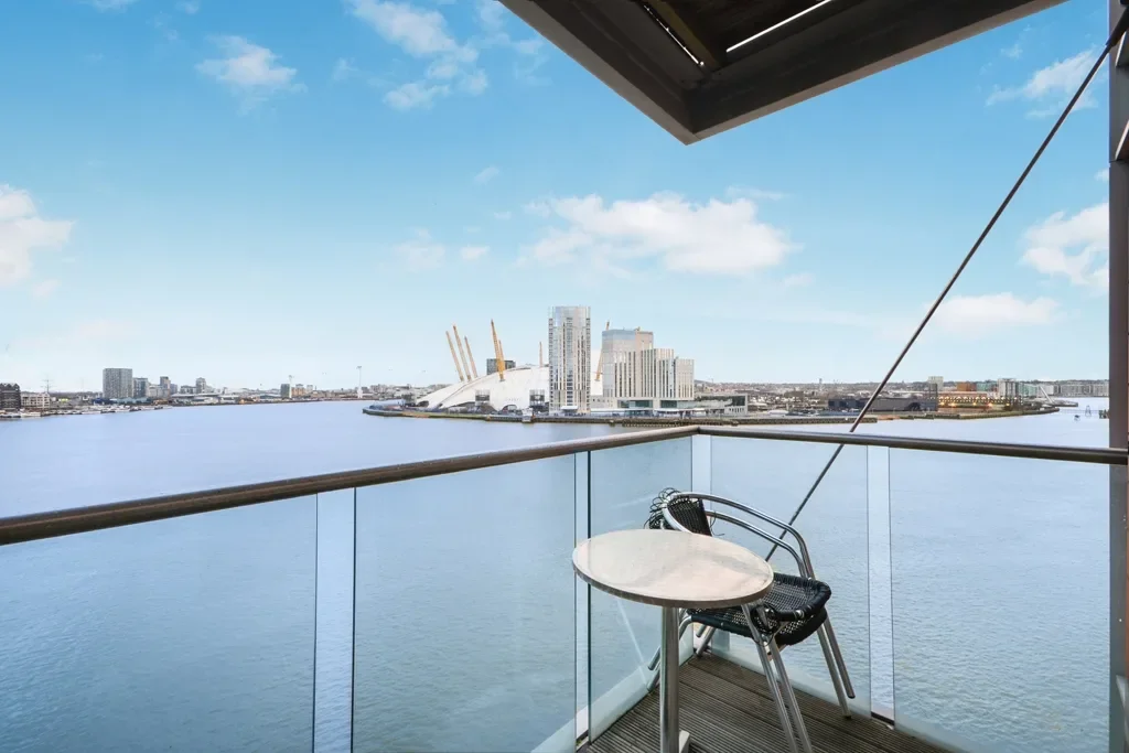 Flat Northumberland Wharf in Greater London