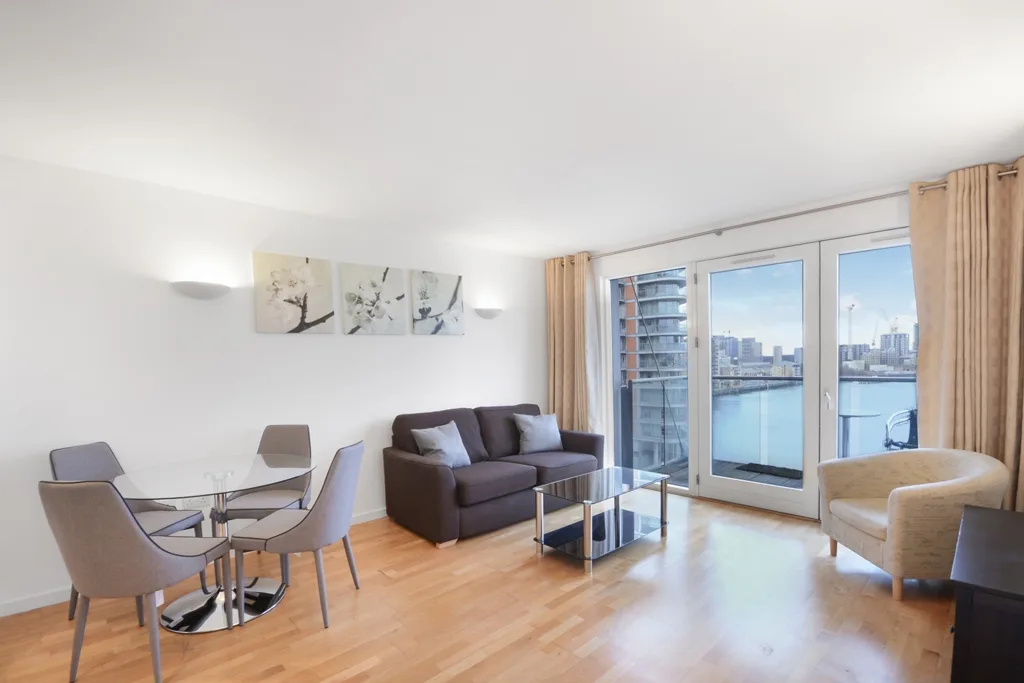 Flat Northumberland Wharf in Greater London