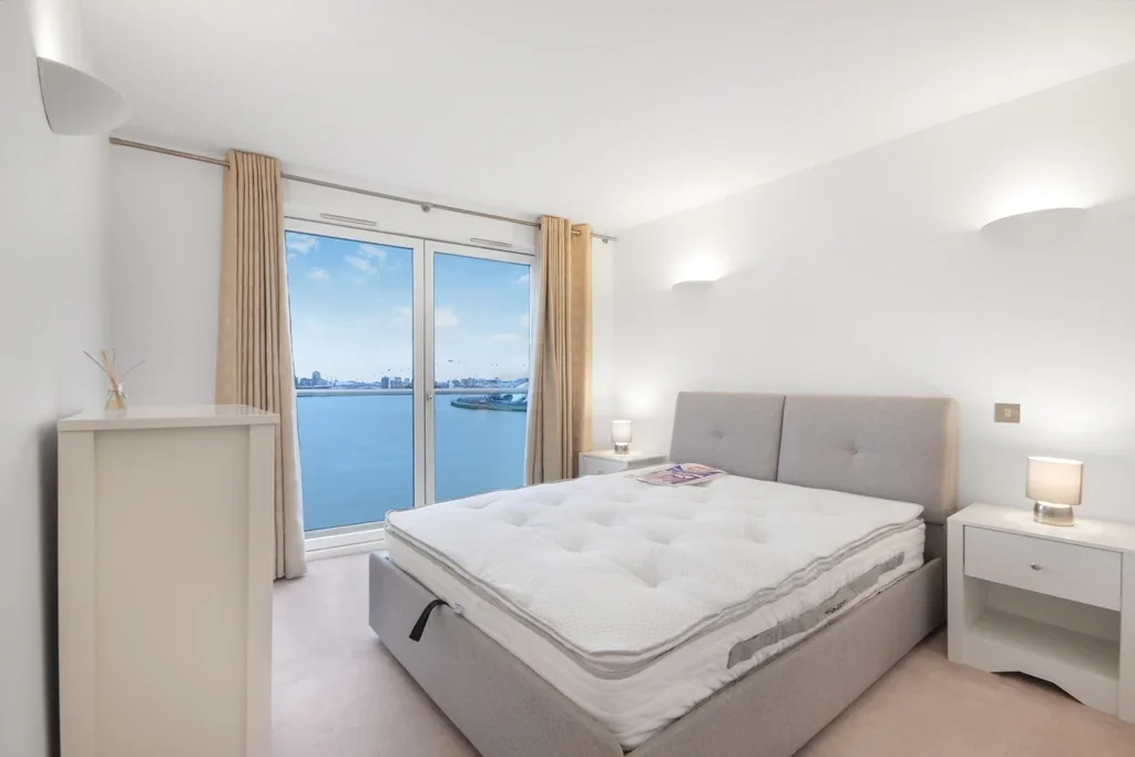 Flat Northumberland Wharf in Greater London