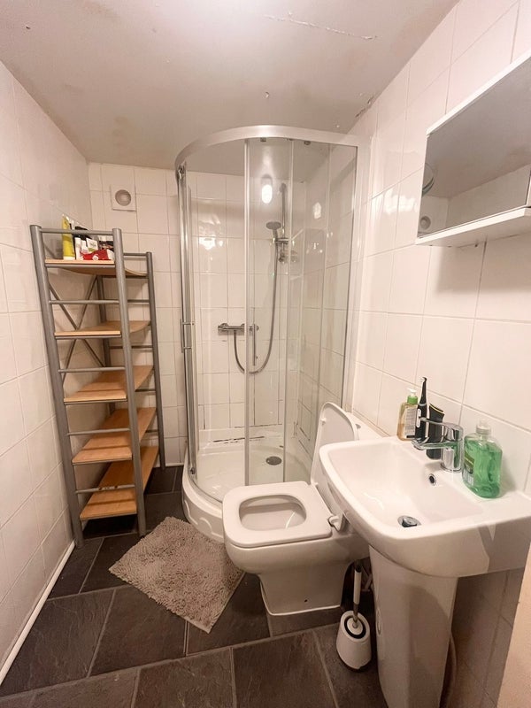 Room Heeley Road in Birmingham