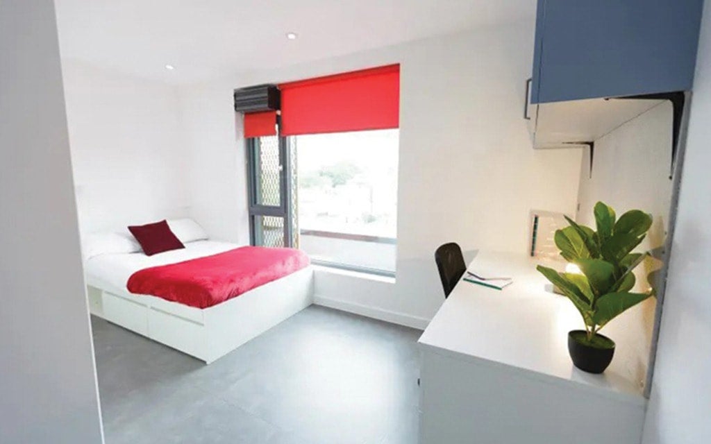 Room New Cross Road in Greater London