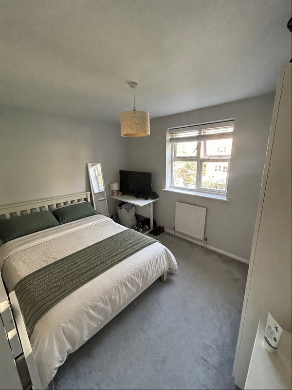 Room Henry Doulton Drive in Greater London