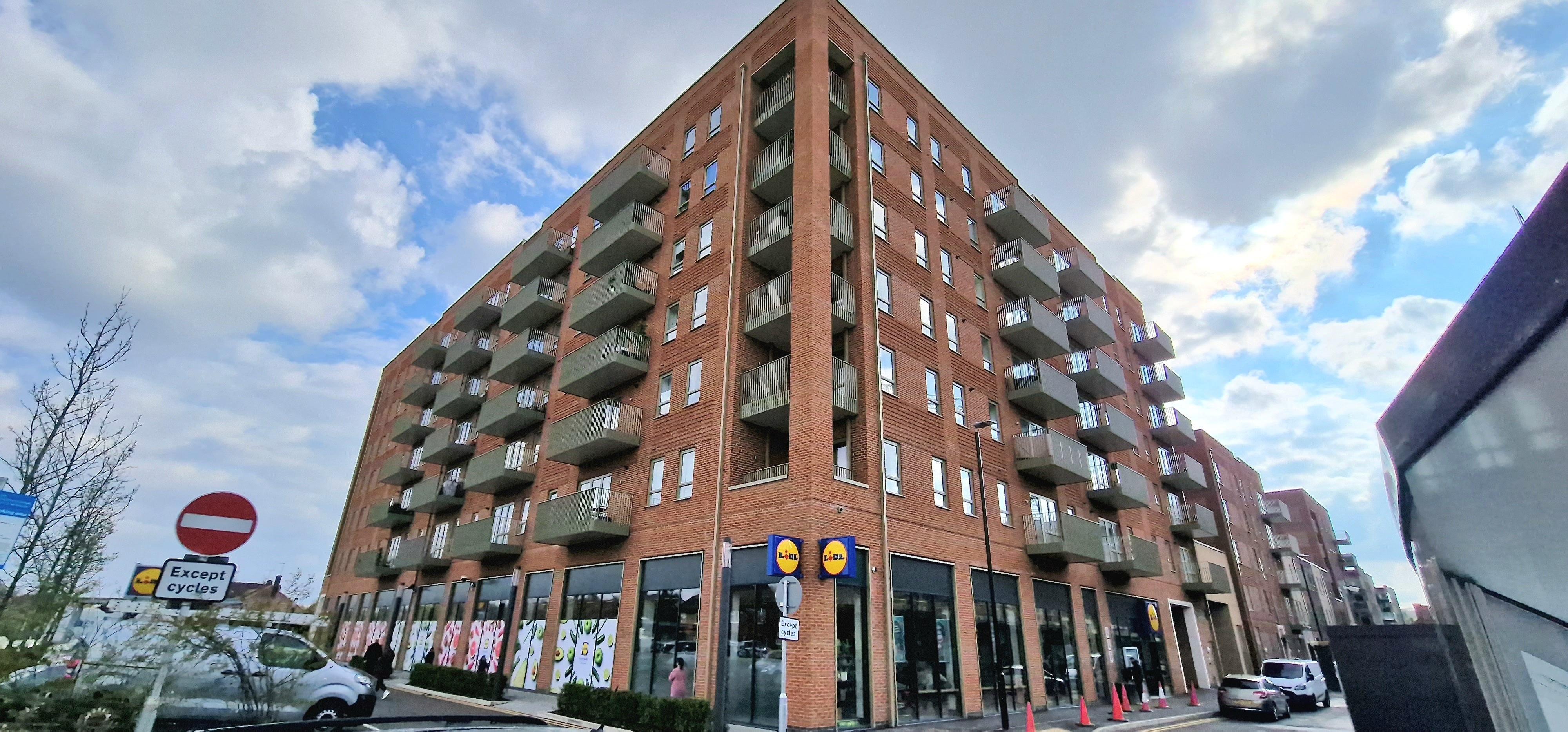 Flat Oxhey Drive in Three Rivers