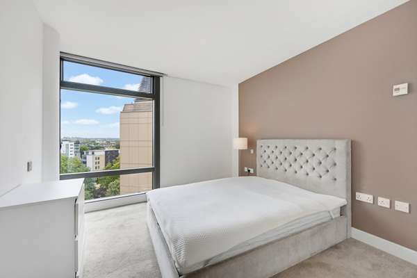 Flat Albert Embankment in Greater London