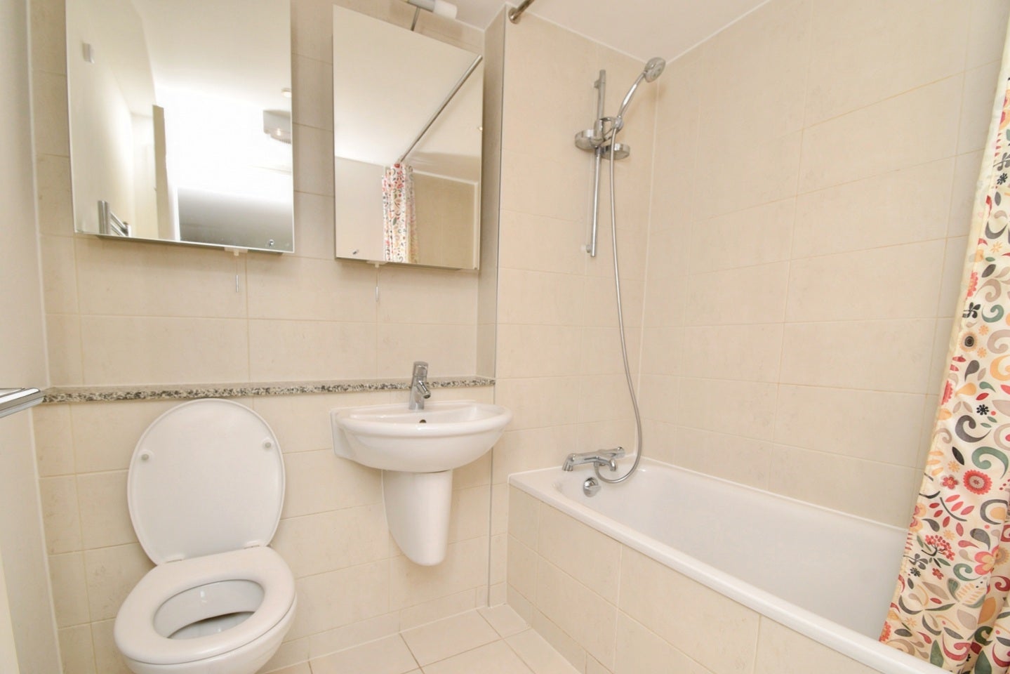 Flat Argyll Road in Greater London