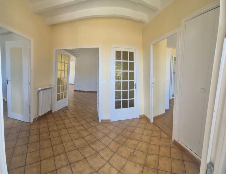 House Rue des Treilles in Libourne