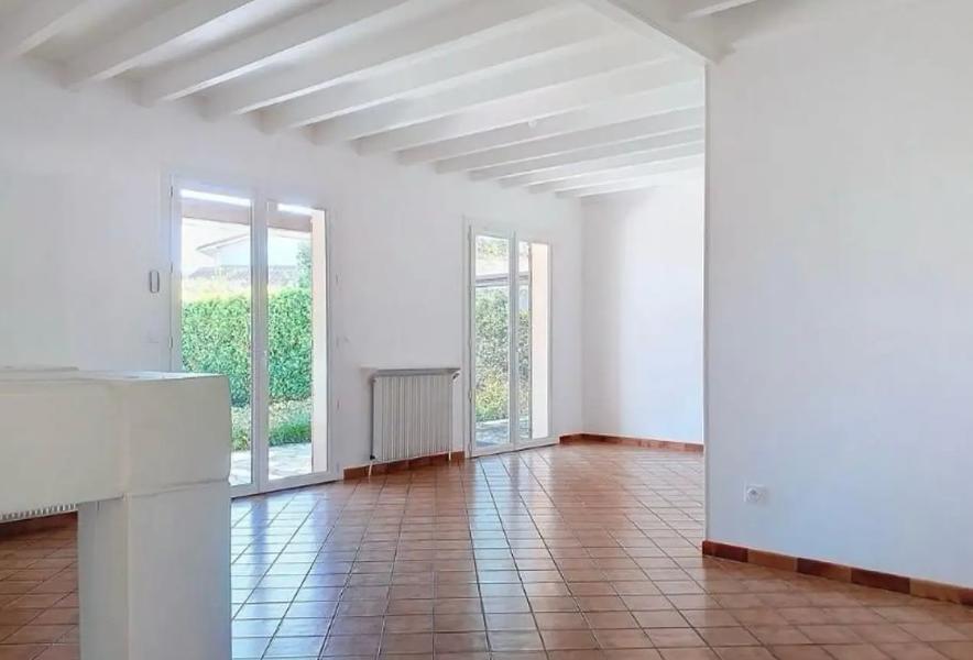 House Rue des Treilles in Libourne