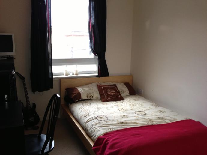 Flat Whitehill Court in Glasgow