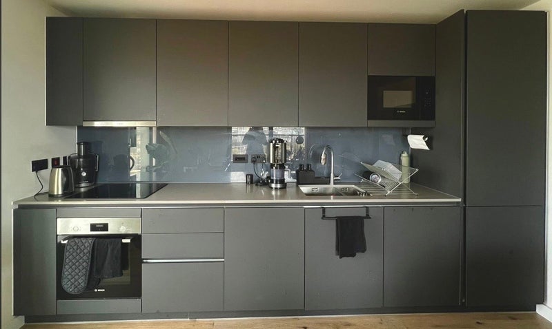 Flat Reed Avenue in Greater London