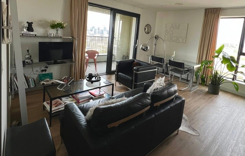 Flat Reed Avenue in Greater London