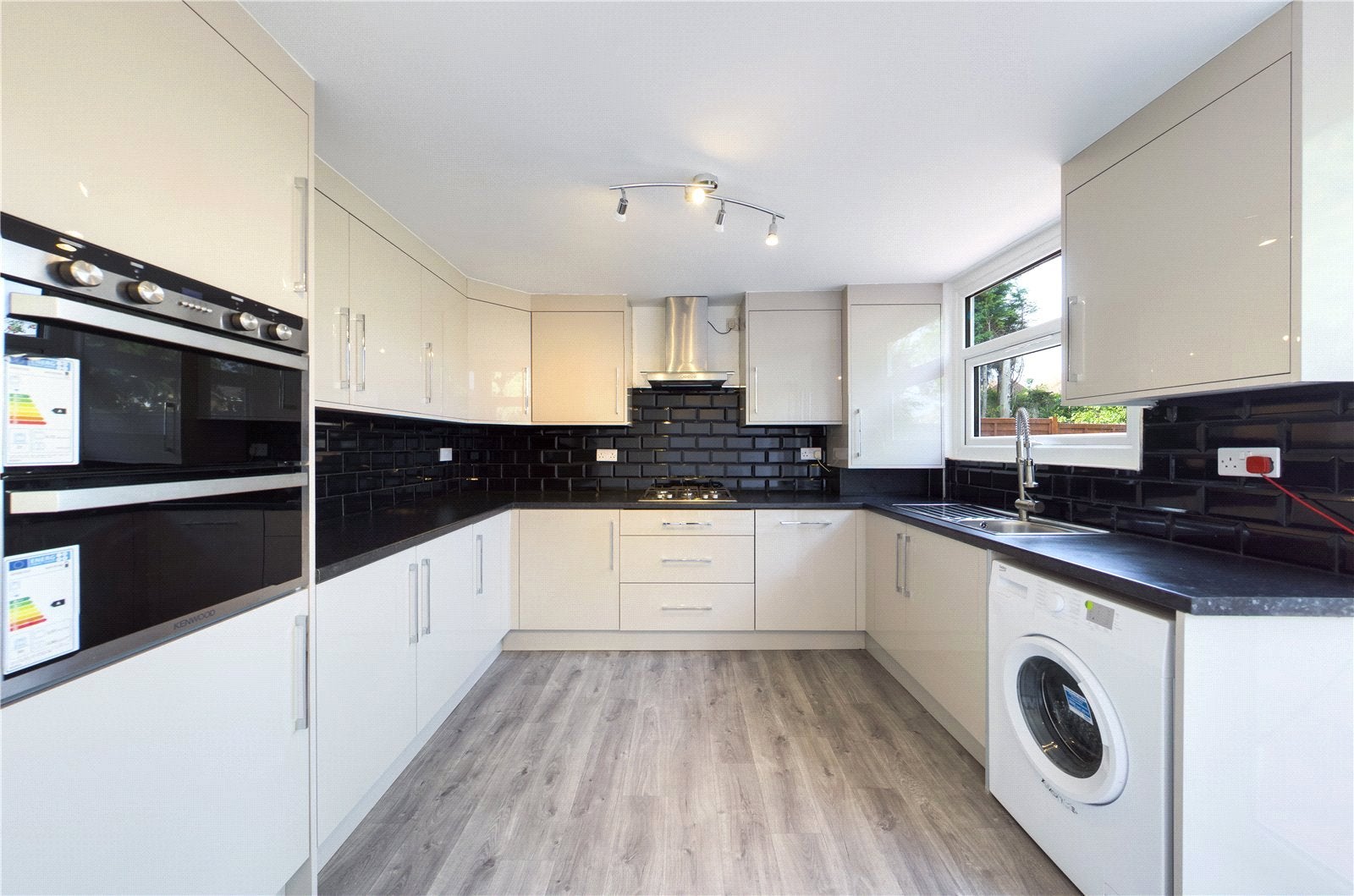 House Glennon Close in Reading