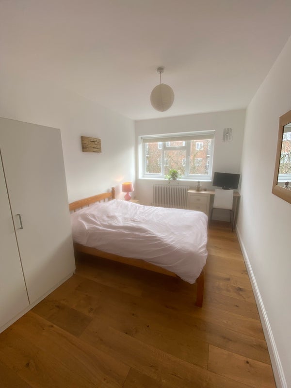 Room Burnham Street in Greater London