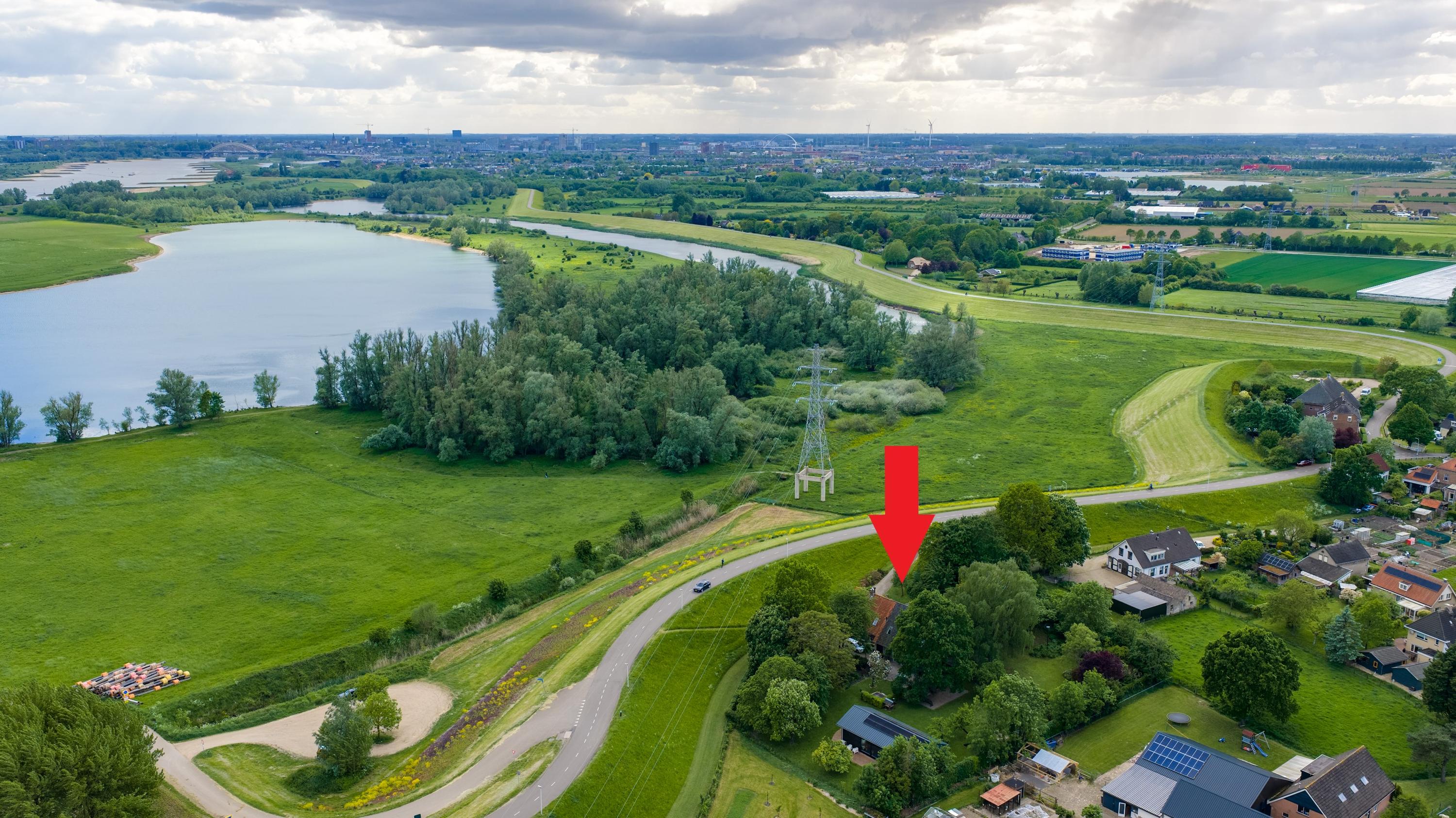 Twee-onder-één-kap te koop: Waaldijk 12, Bemmel