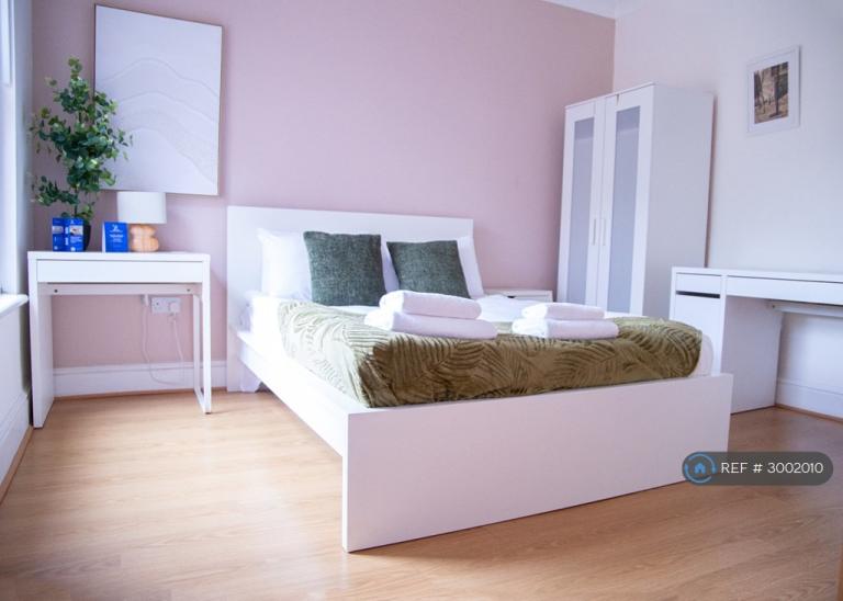 Room Dallow Road in Luton
