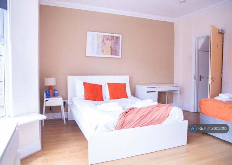 Room Dallow Road in Luton