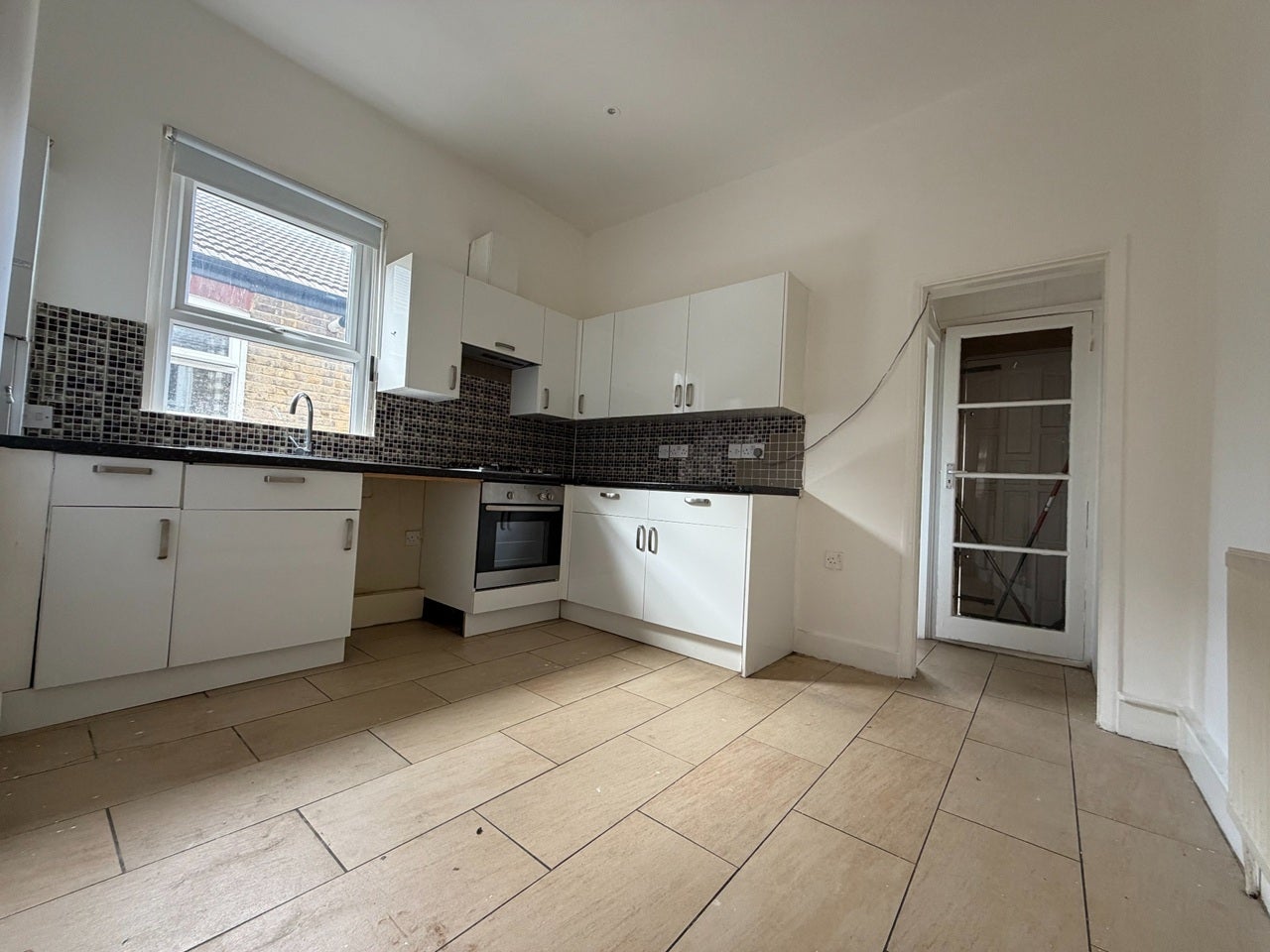 Flat Riverdale Road in Greater London