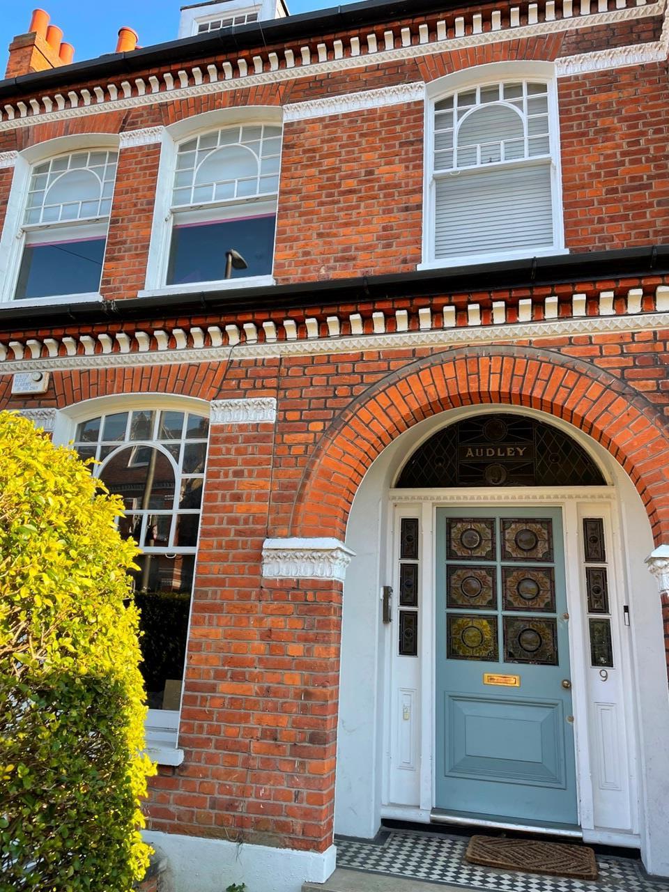 Flat Elmbourne Road in Greater London