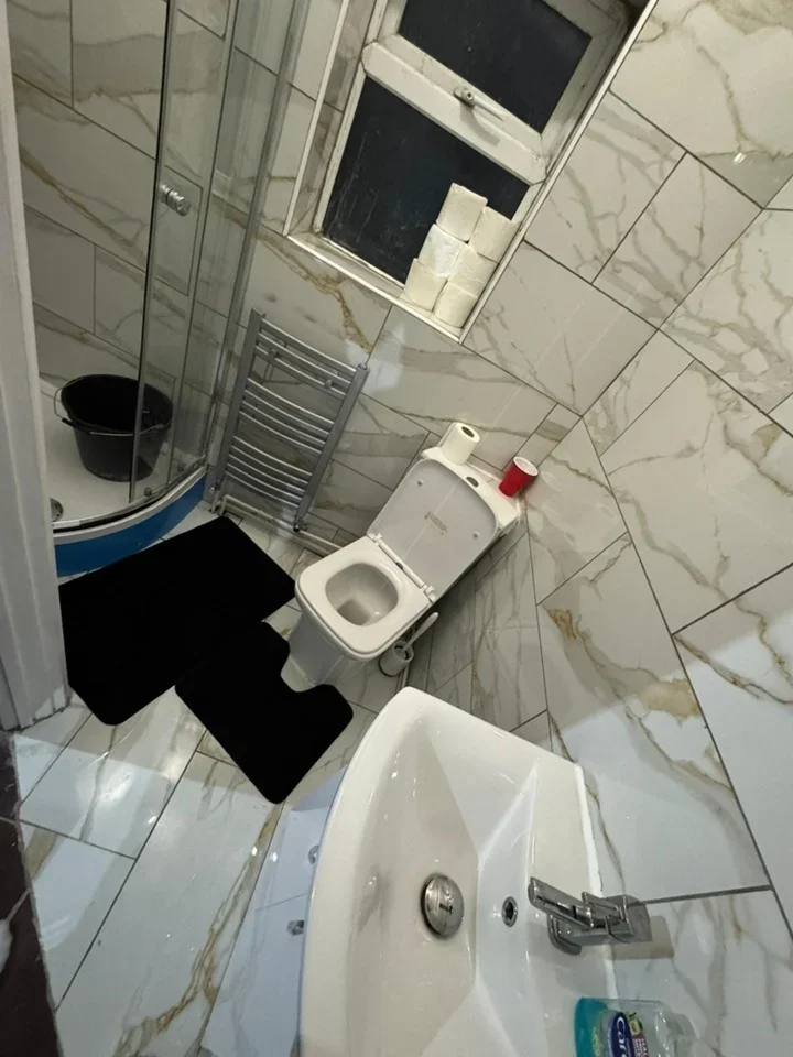 Room Knowle Avenue in Greater London