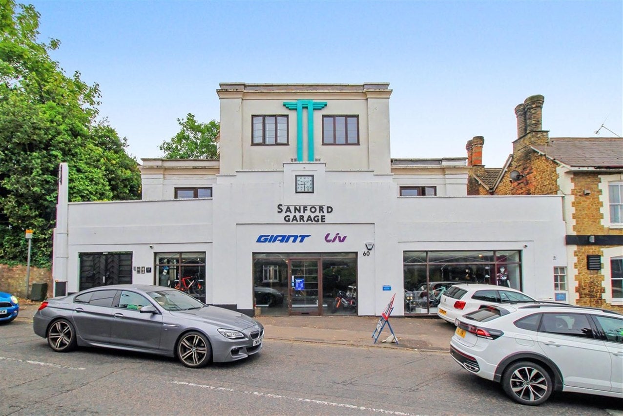 Flat Epsom Road in Guildford