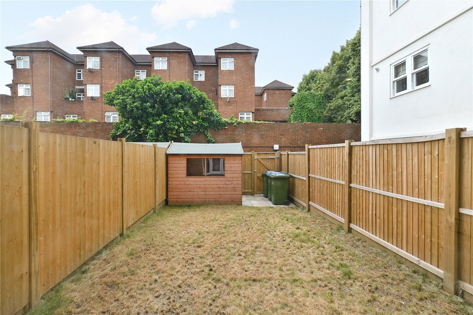 Flat Trafalgar Grove in Greater London