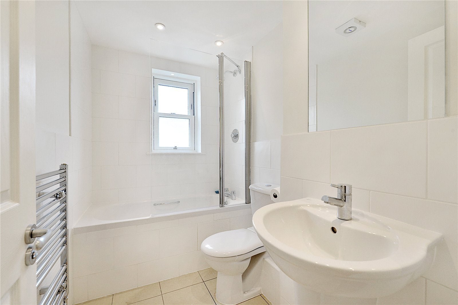 Flat Trafalgar Grove in Greater London