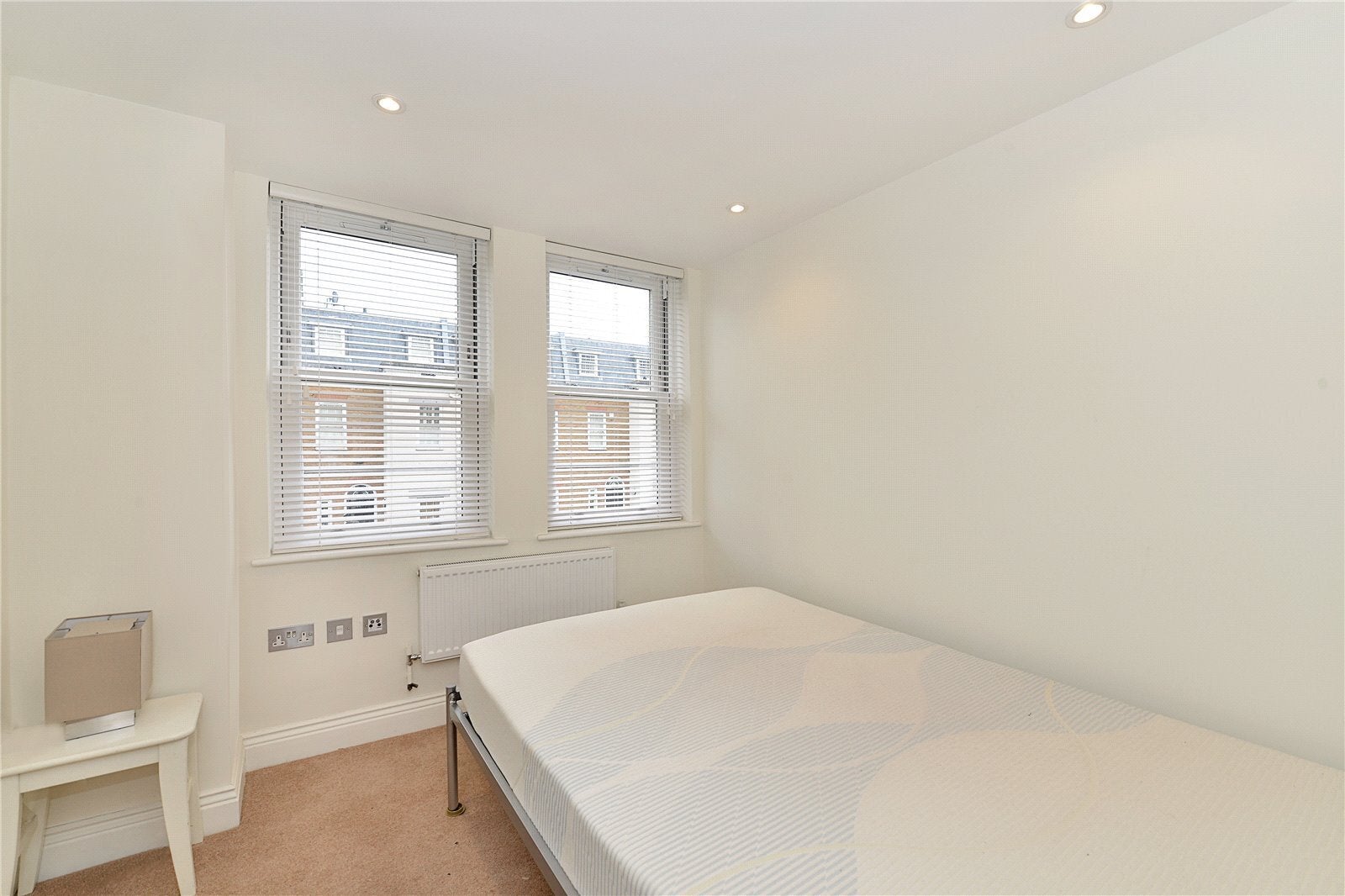 Flat Trafalgar Grove in Greater London