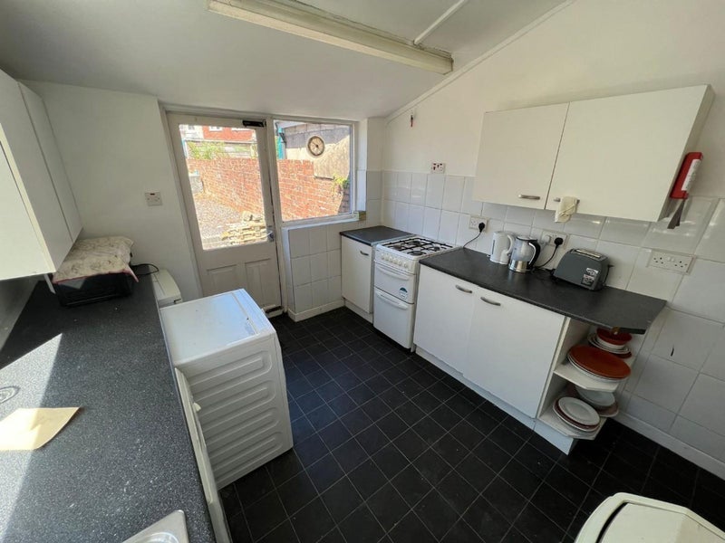 Room Heathfield Road in Cardiff