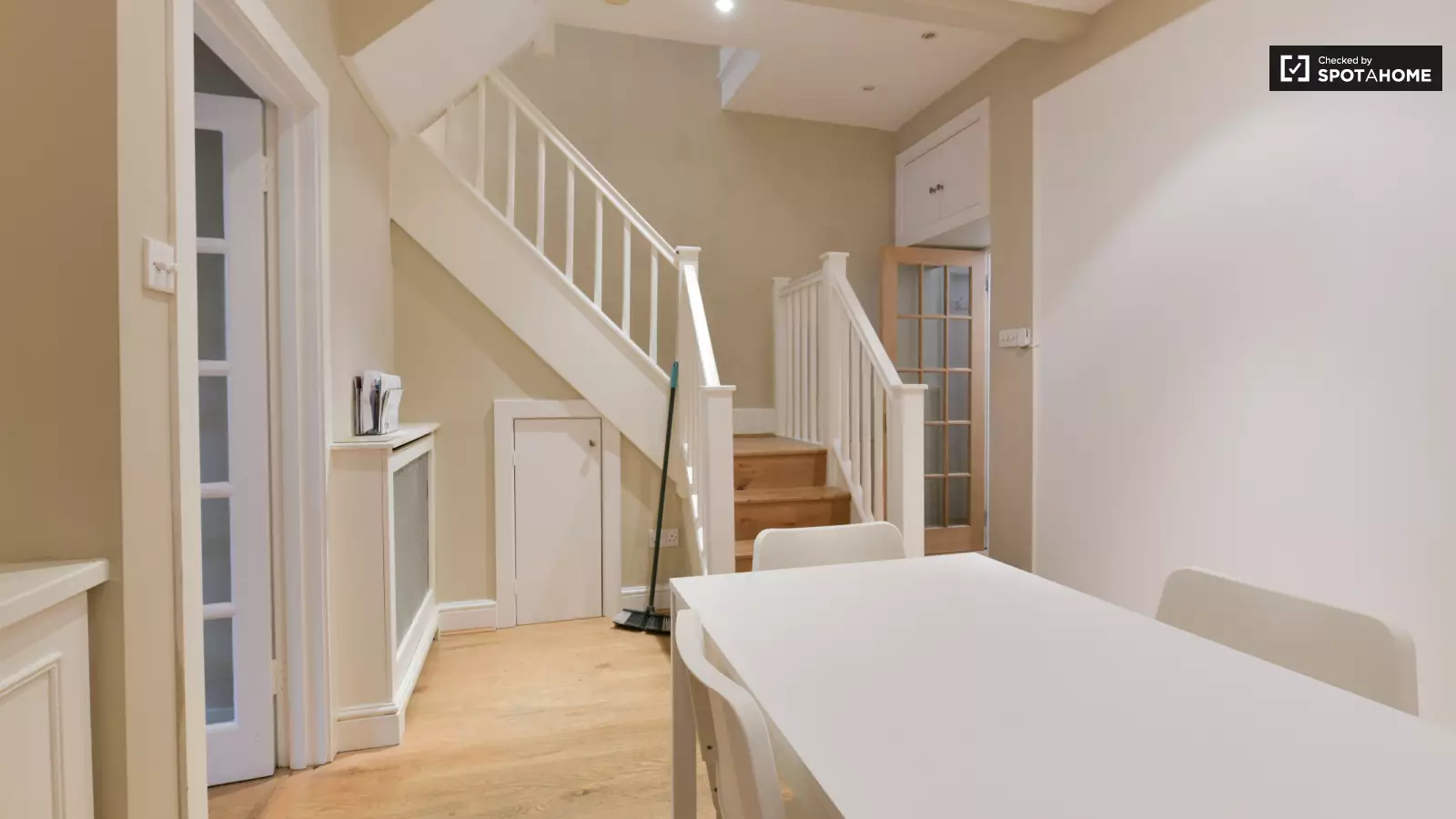 Flat Brookville Road in Greater London