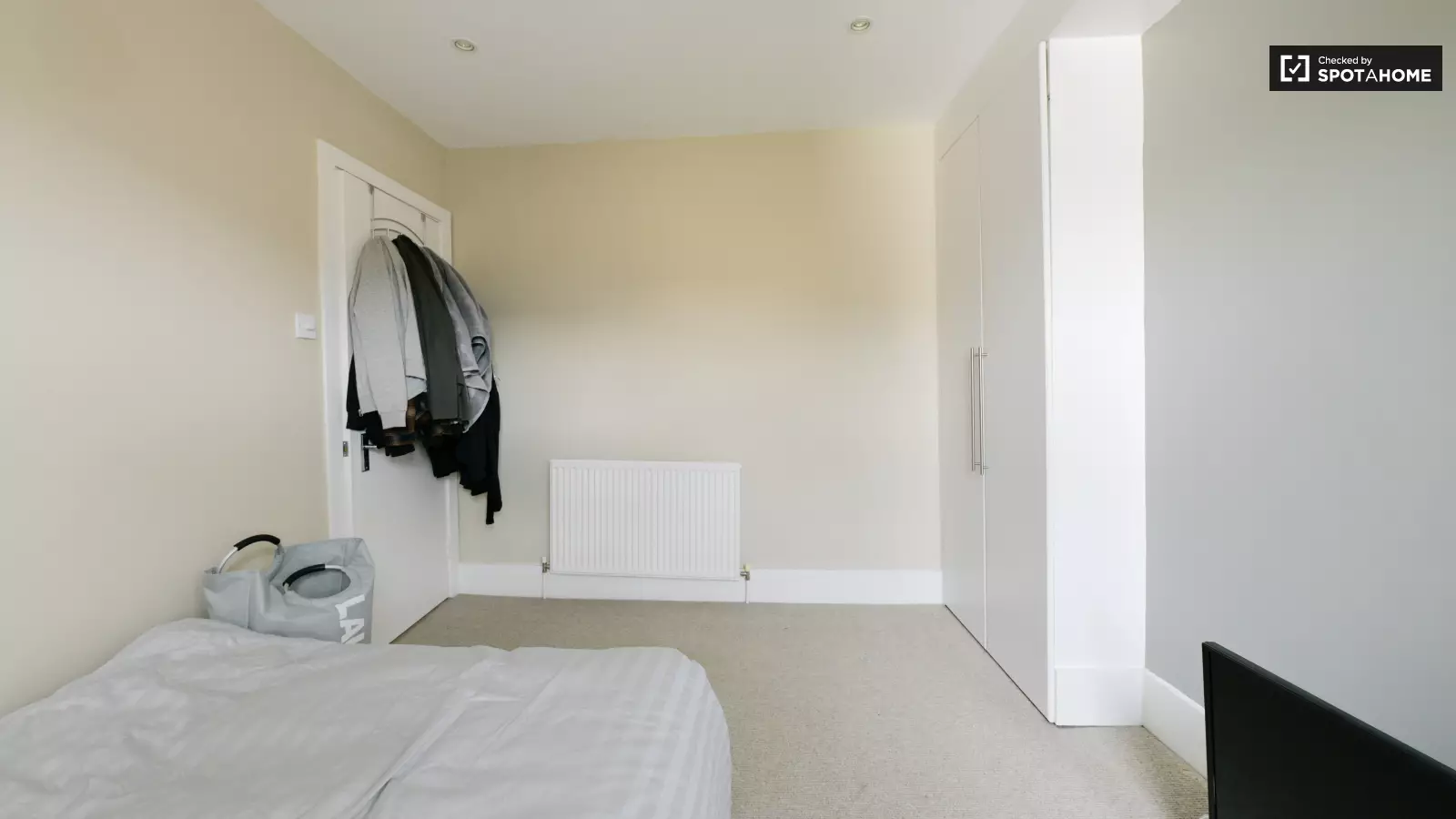 Flat Brookville Road in Greater London