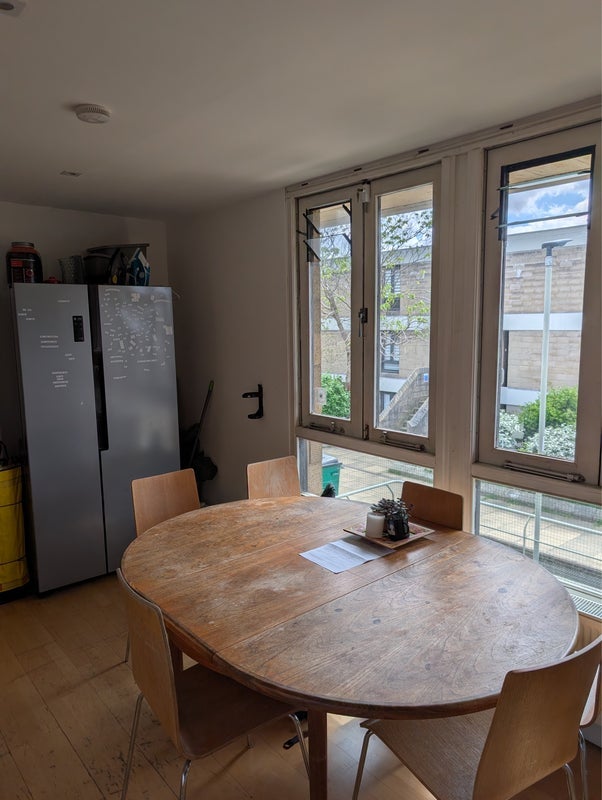 Room Stoneleigh Terrace in Greater London