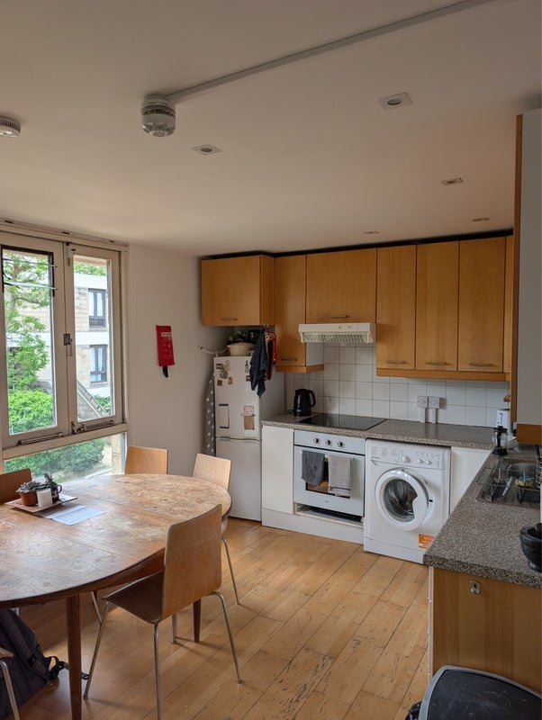 Room Stoneleigh Terrace in Greater London