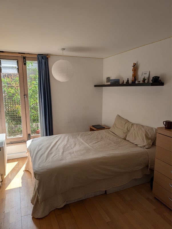Room Stoneleigh Terrace in Greater London