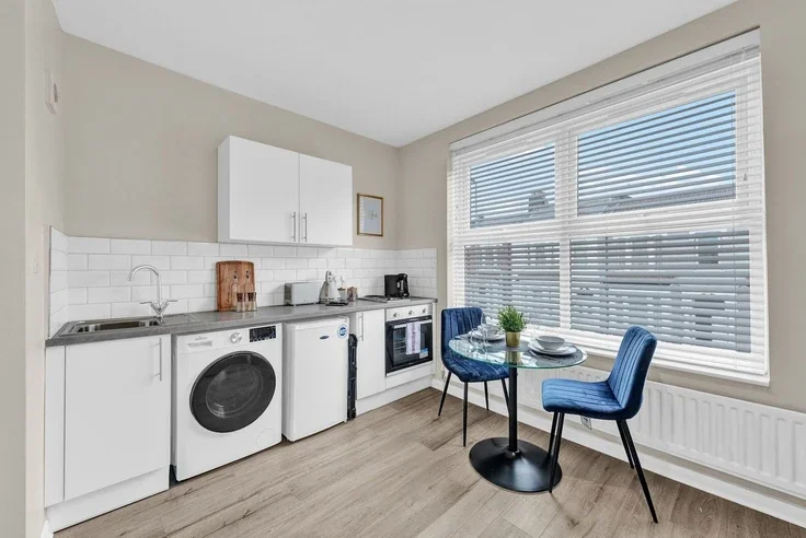 Flat Wightman Road in Greater London