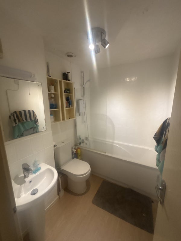Room New Cross Road in Greater London