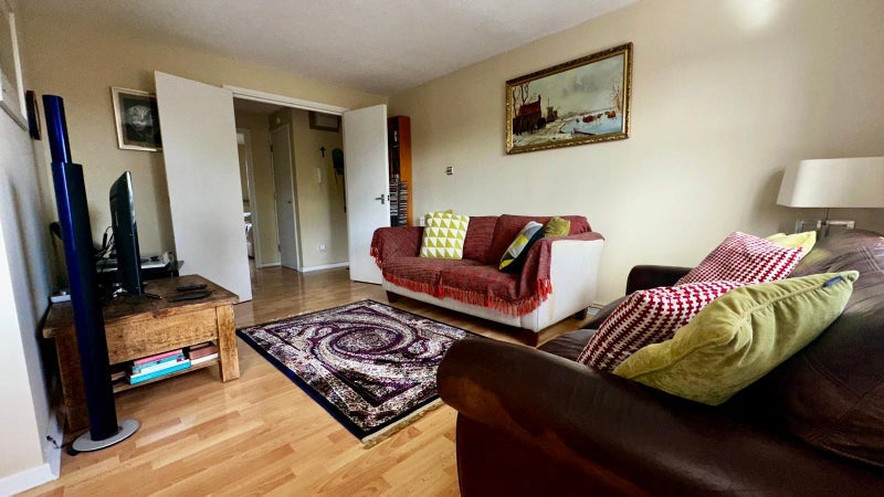 Room Moriatry Close in Greater London