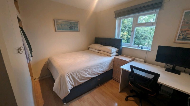 Room Moriatry Close in Greater London