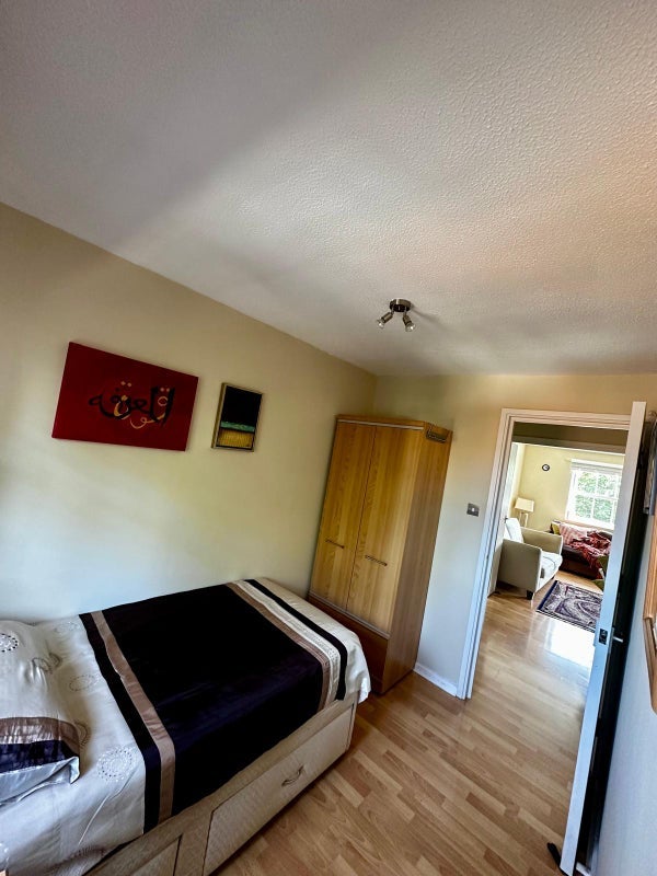 Room Moriatry Close in Greater London