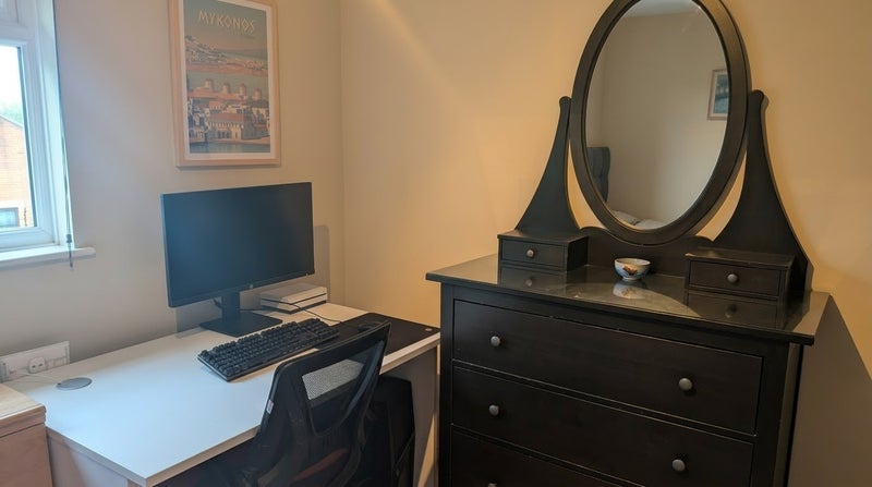Room Moriatry Close in Greater London