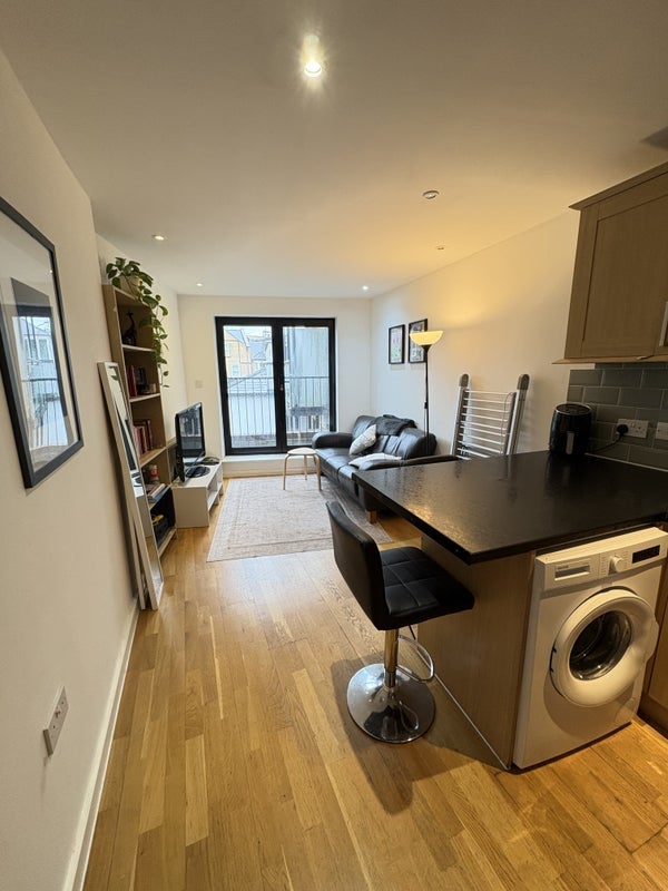 Room St. John's Road in Greater London