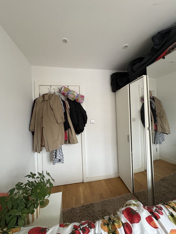 Room St. John's Road in Greater London