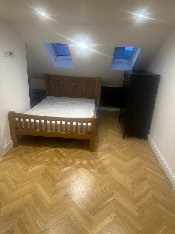 Room Crealock Street in Greater London