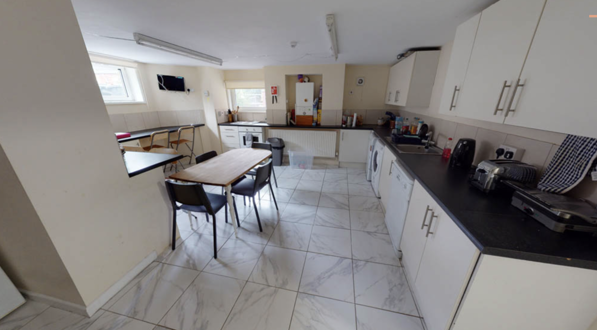 Flat Headingley Avenue in Leeds