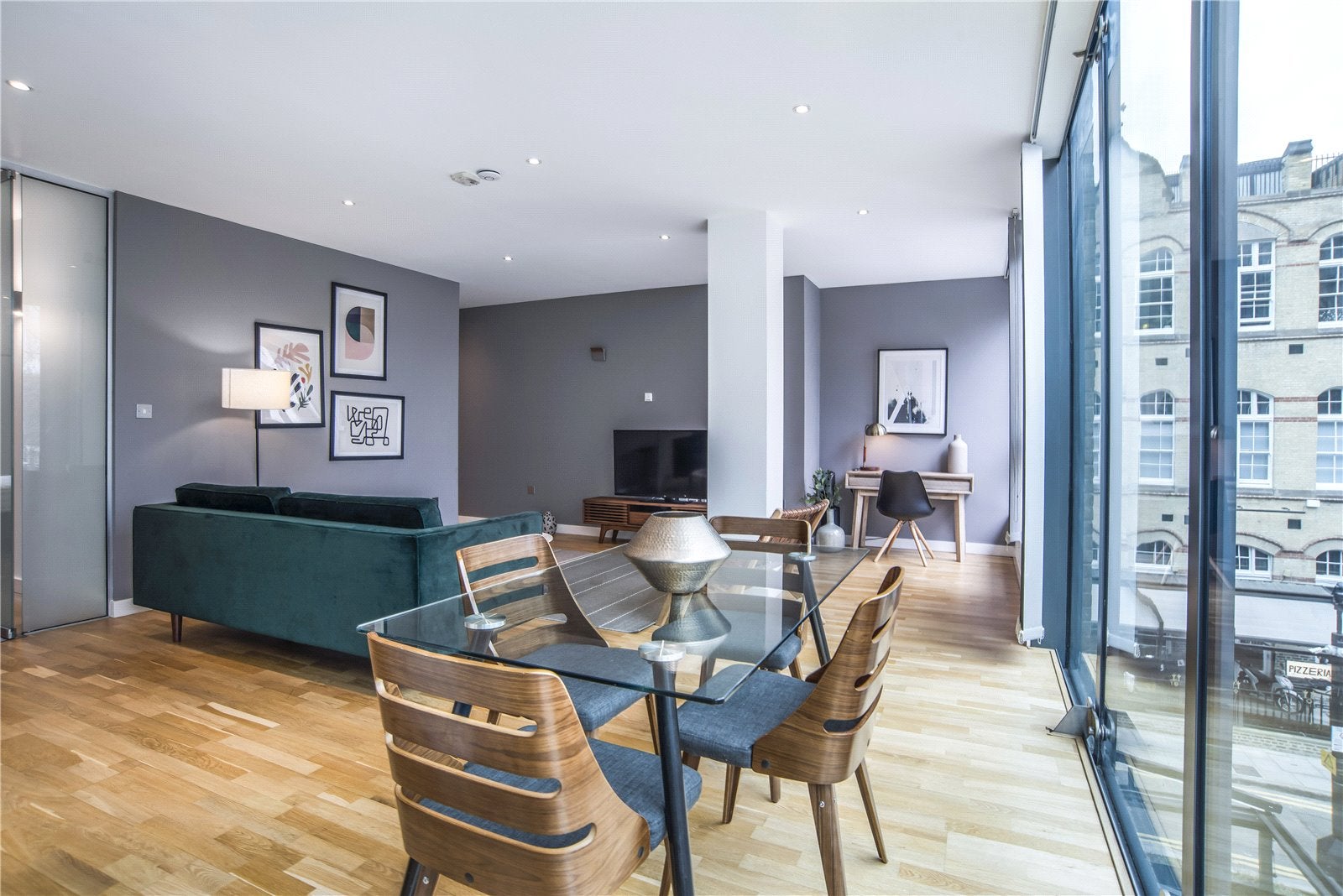 Flat Hoxton Square in Greater London