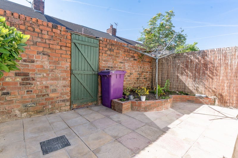 Room Evered Avenue in Liverpool