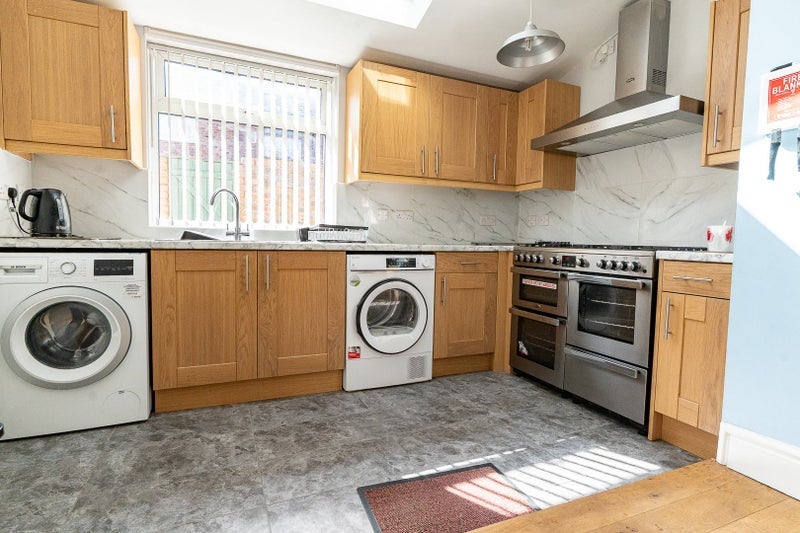 Room Evered Avenue in Liverpool