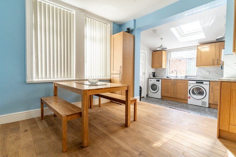 Room Evered Avenue in Liverpool